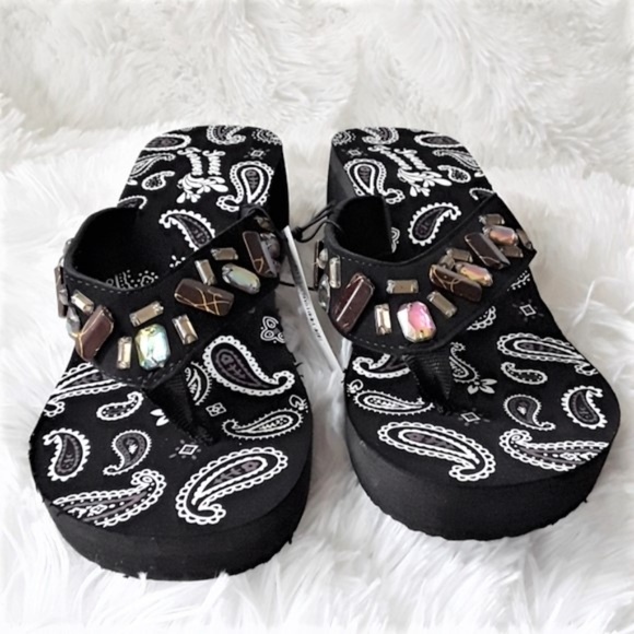 Black Wedge Flip Flop Sandals with Embellishments NEW - Picture 4 of 8